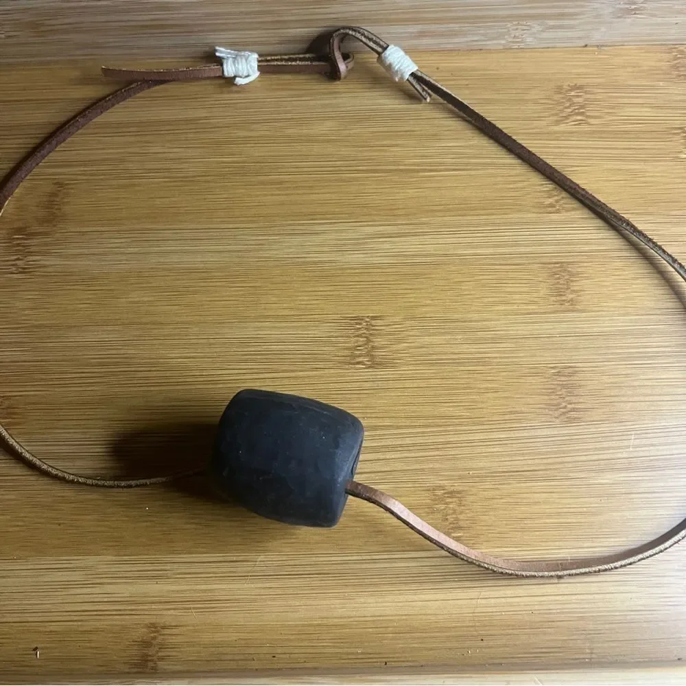 Vintage Black and Brown Leather Necklace - Picture 4 of 6